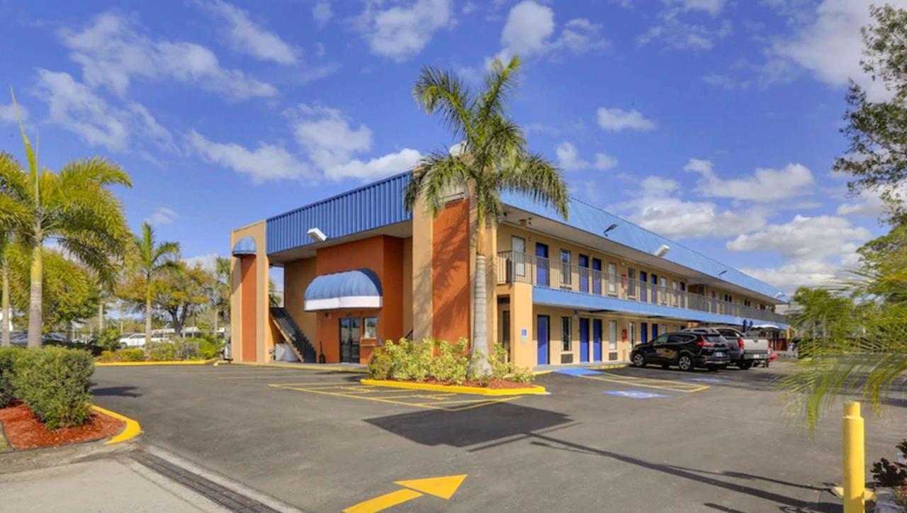 Magnuson Hotel Bradenton Exterior foto