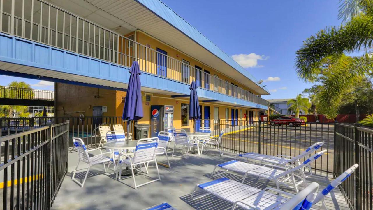 Magnuson Hotel Bradenton Exterior foto